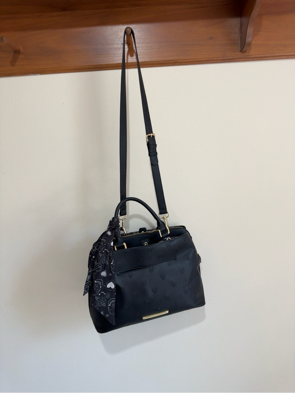 Betsey Johnson Black Skull Embossed Tote Satchel Crossbody Floral Lining - Picture 2 of 8